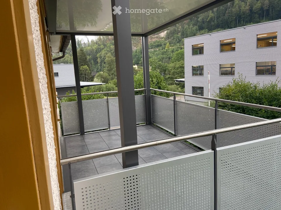 Charmante helle 4.5-Zimmer-Altbauwohnung mit Balkon in Necker