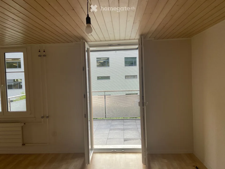 Charmante helle 4.5-Zimmer-Altbauwohnung mit Balkon in Necker