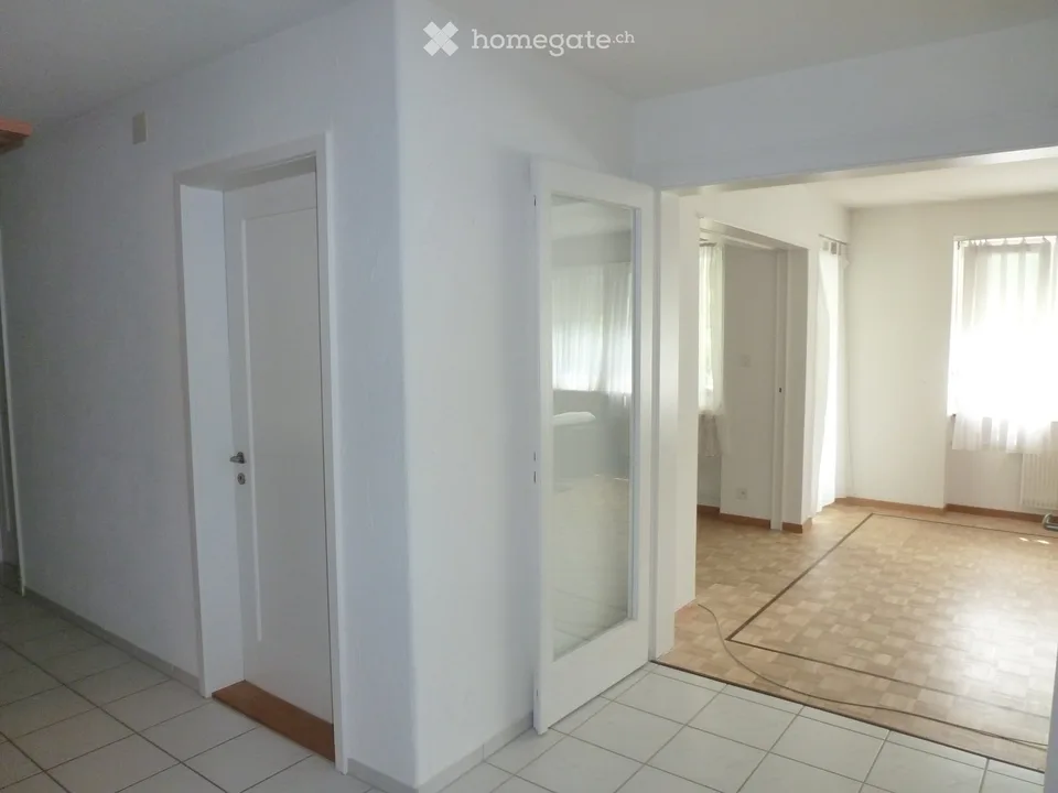Helle 4.5-Zimmer-Wohnung mit Balkon in Glattbrugg