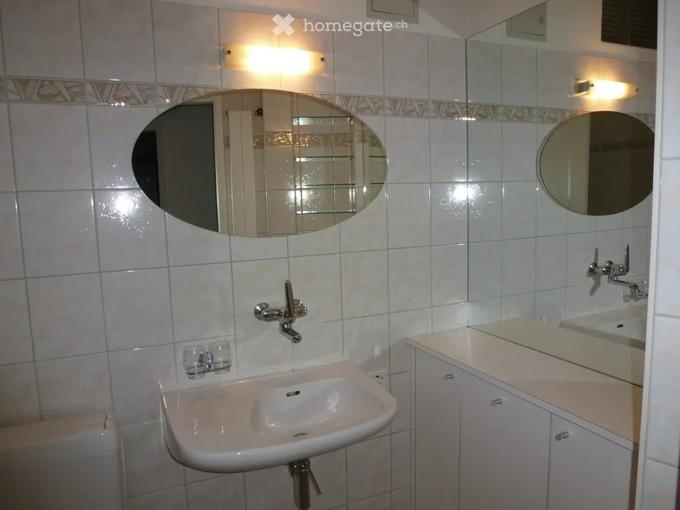 Helle 4.5-Zimmer-Wohnung mit Balkon in Glattbrugg