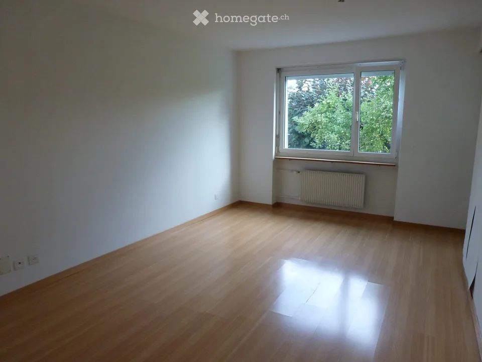 Helle 4.5-Zimmer-Wohnung mit Balkon in Glattbrugg