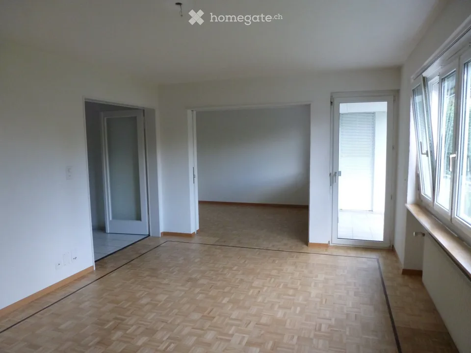 Helle 4.5-Zimmer-Wohnung mit Balkon in Glattbrugg