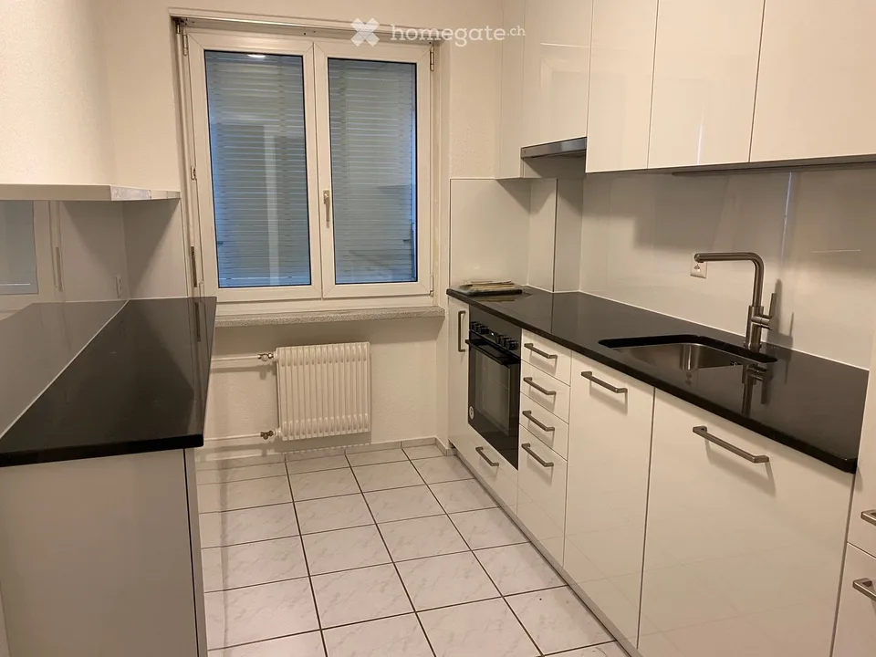 Helle 4.5-Zimmer-Wohnung mit Balkon in Glattbrugg
