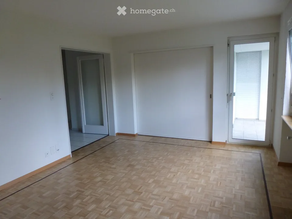 Helle 4.5-Zimmer-Wohnung mit Balkon in Glattbrugg