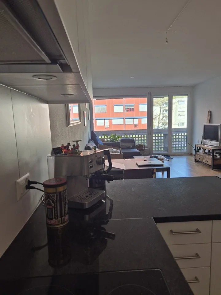 Appartement lumineux 3 pièces avec balcon dans un emplacement central à Berne