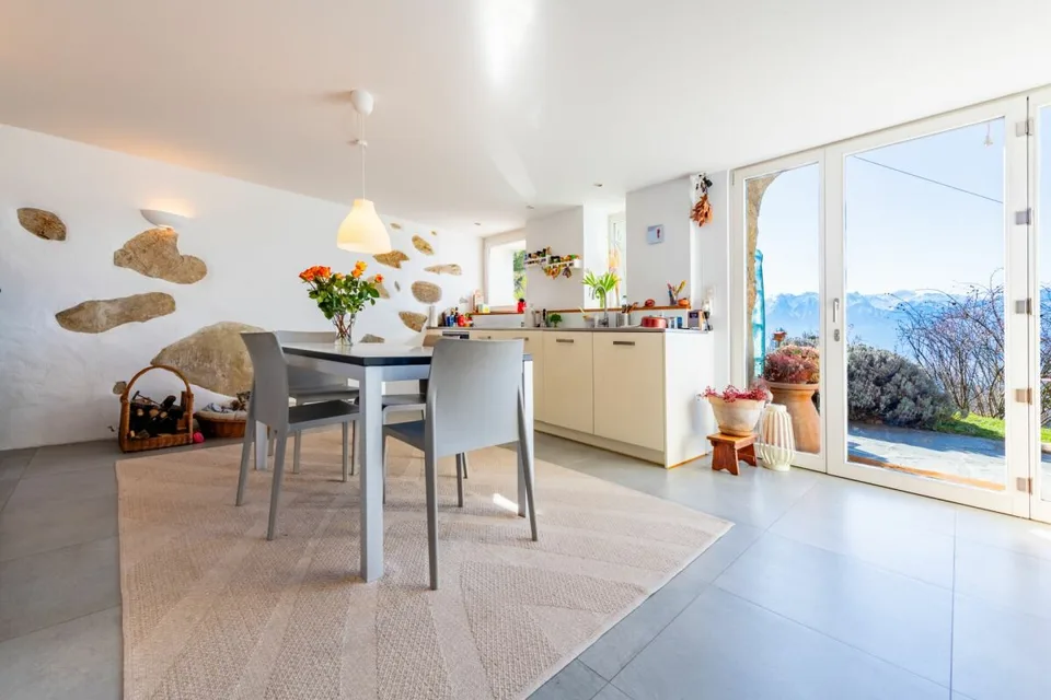Renovated character house with panoramic views of the lake and the Alps