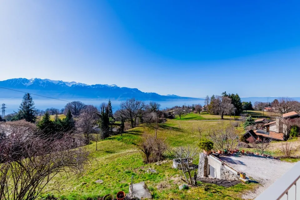 Maison de caractère rénovée avec vue panoramique sur le lac et les Alpes