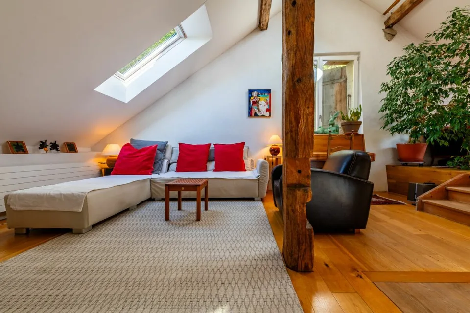 Renovated character house with panoramic views of the lake and the Alps