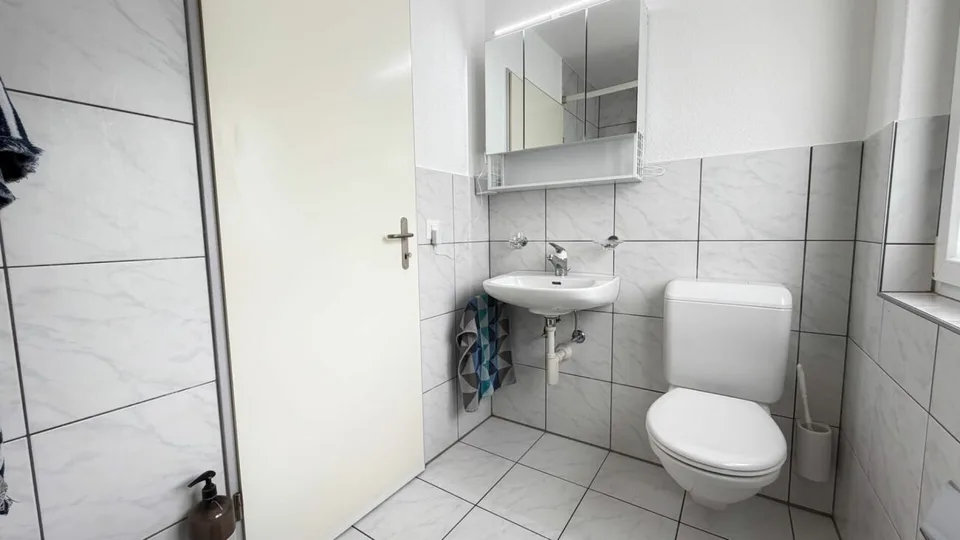 Ampia casa di 5,5 locali con garage, 4 posti auto esterni e terrazza sul tetto