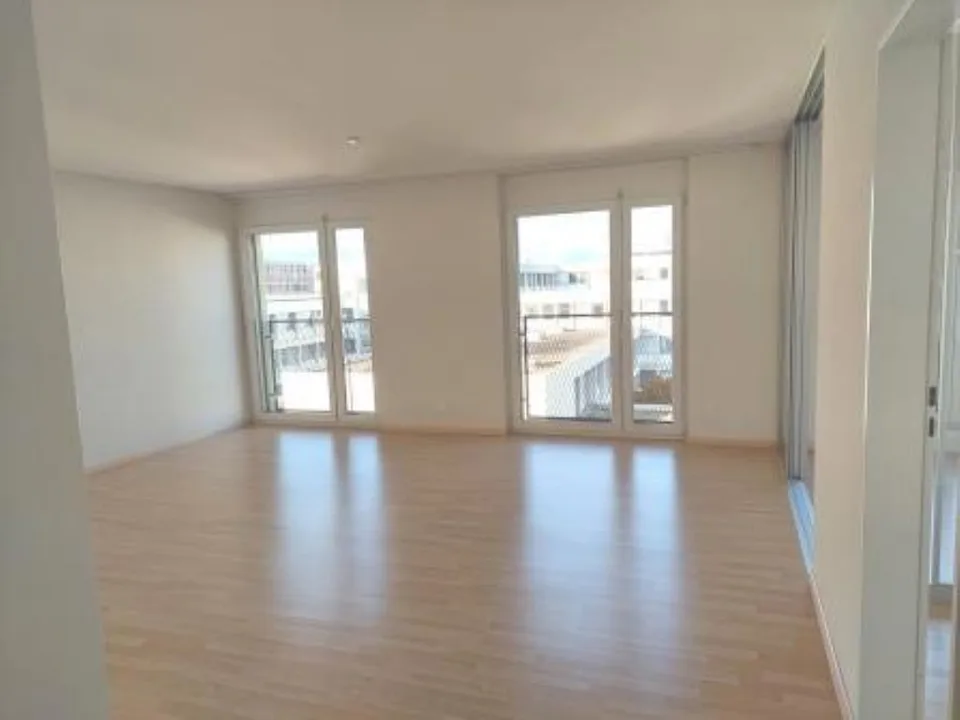 Modern and spacious 1.5-room apartment on the ground floor with winter garden