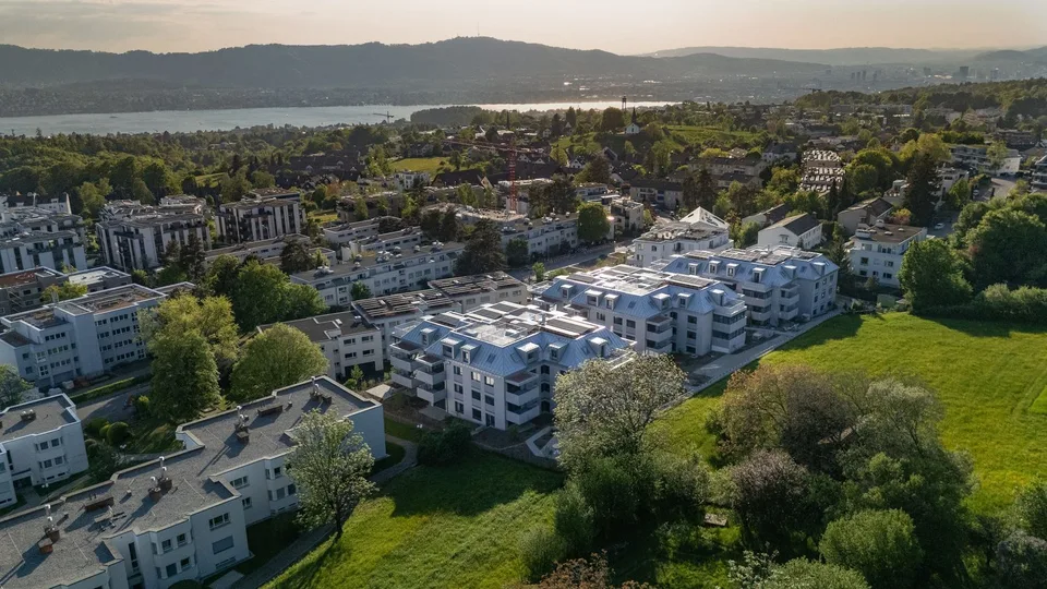 Wohnen mit eigenem Gartensitzplatz – ein Traum über Zürich