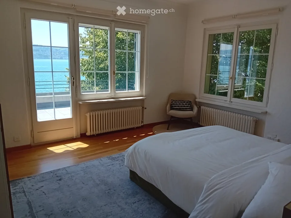 Beautifully located 6-room villa with lake access