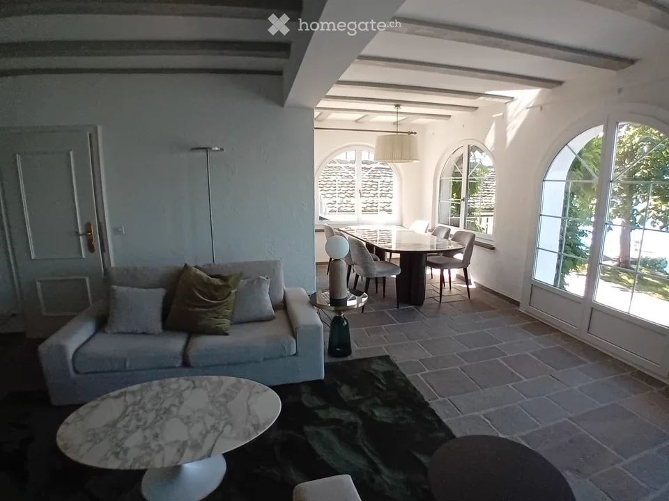 Beautifully located 6-room villa with lake access