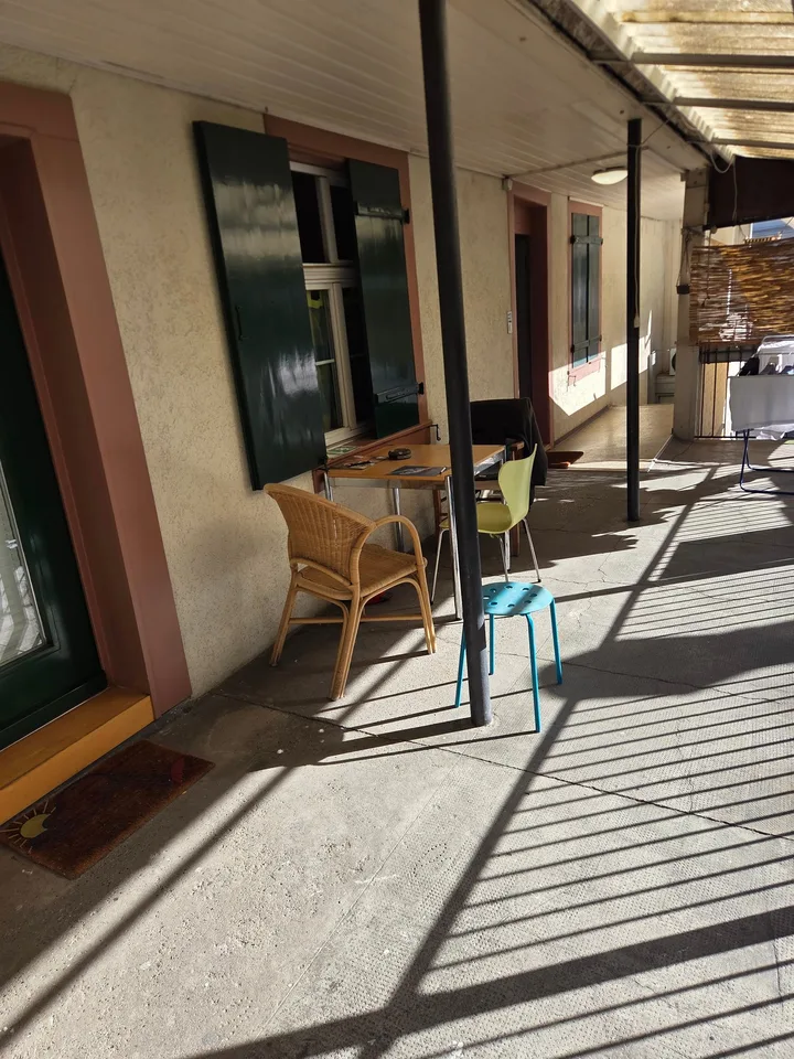 Gemütliches Studio mit Balkon an der Hauptstrasse in Binningen