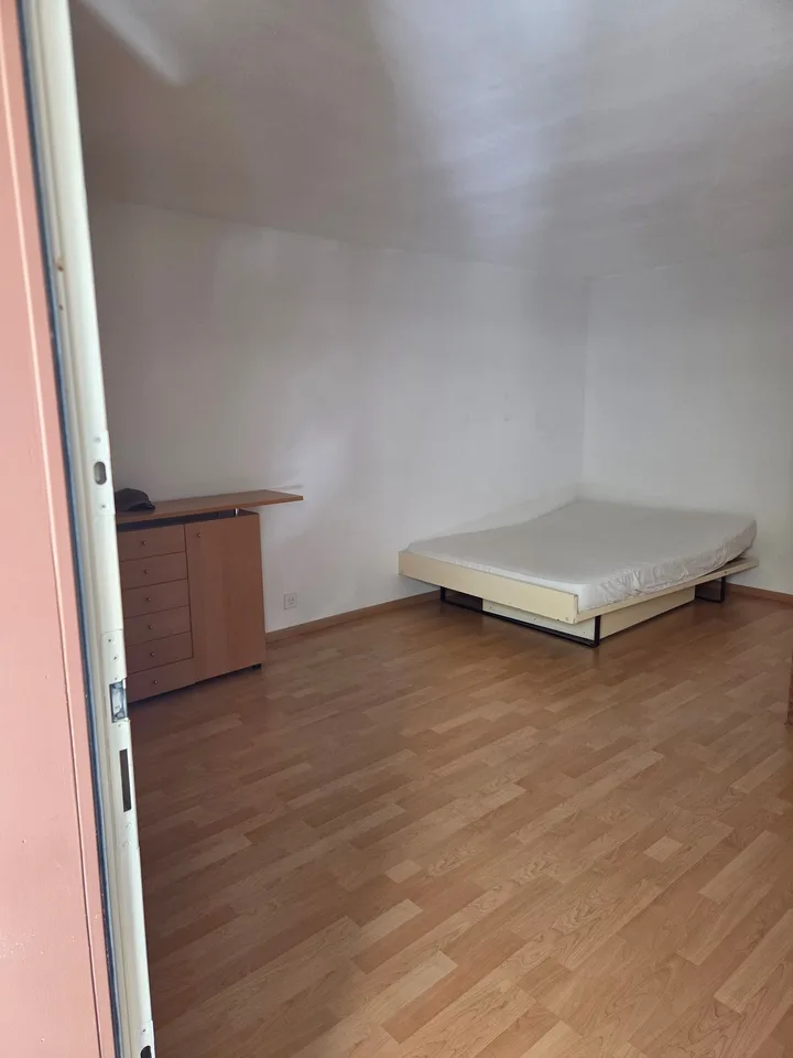 Gemütliches Studio mit Balkon an der Hauptstrasse in Binningen