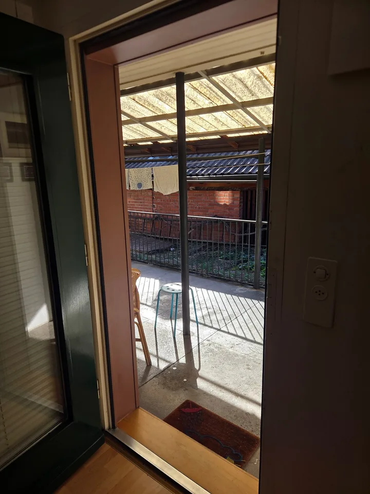 Gemütliches Studio mit Balkon an der Hauptstrasse in Binningen
