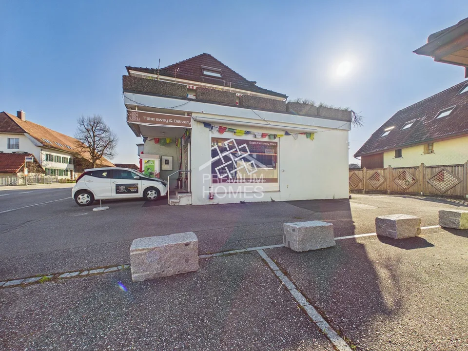 Attractive combination of living and commercial space