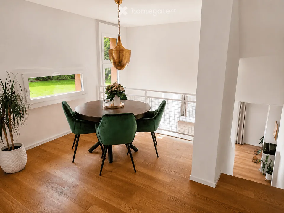 Exclusive maisonette apartment with gallery character and view of the green