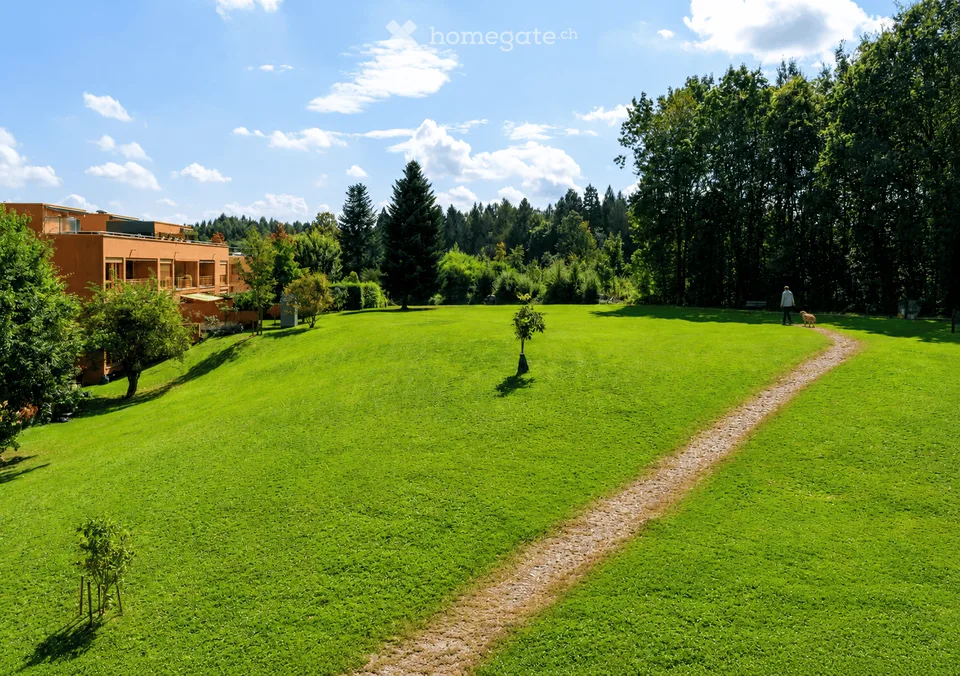 Exclusive maisonette apartment with gallery character and view of the green