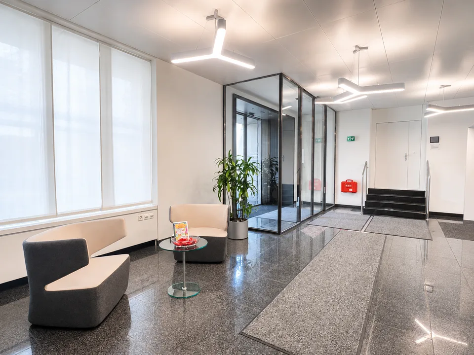 Ready-to-occupy office space with terrace and parking