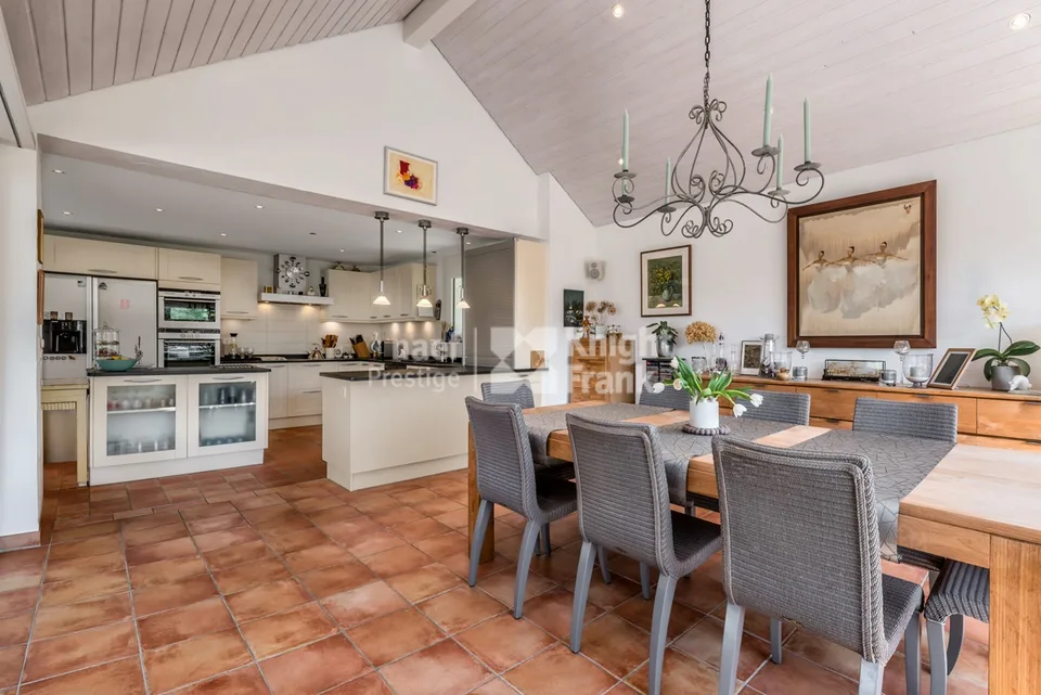 Casa indipendente ristrutturata di 8.5 locali in vendita a St-Légier