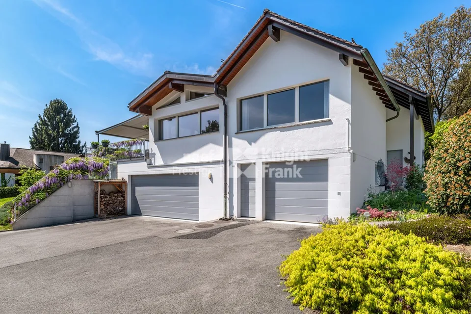 Casa indipendente ristrutturata di 8.5 locali in vendita a St-Légier