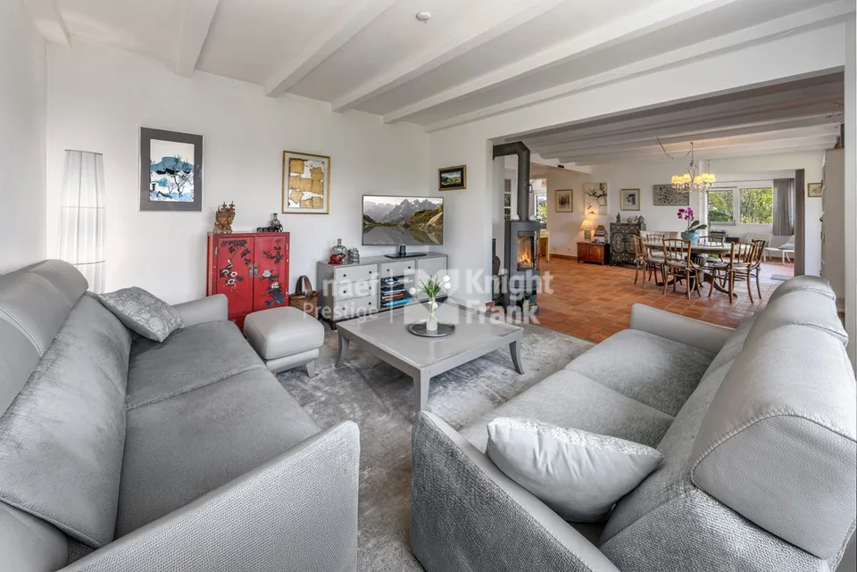 Casa indipendente ristrutturata di 8.5 locali in vendita a St-Légier