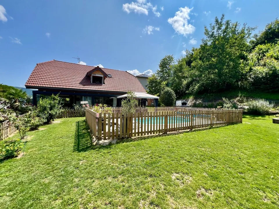 House with 180 m2 and swimming pool