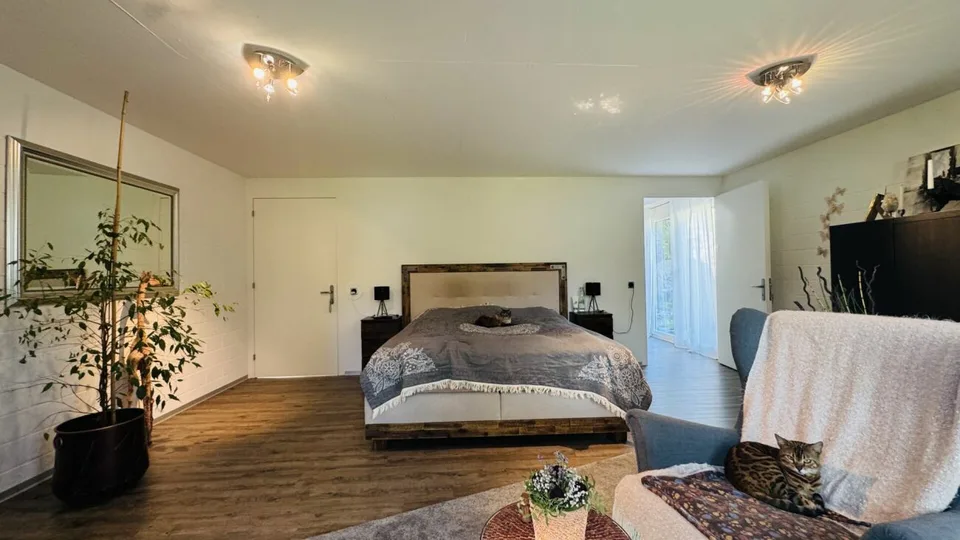 6.5-Zimmer-Architektenhaus mit Pool, Garagenbox, 3 Parkplätzen und Weitsicht