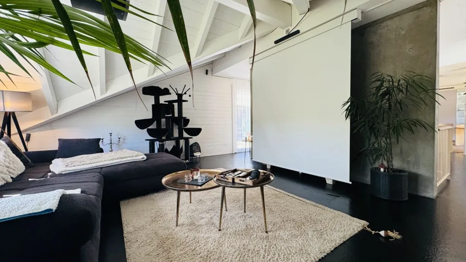 6.5-Zimmer-Architektenhaus mit Pool, Garagenbox, 3 Parkplätzen und Weitsicht