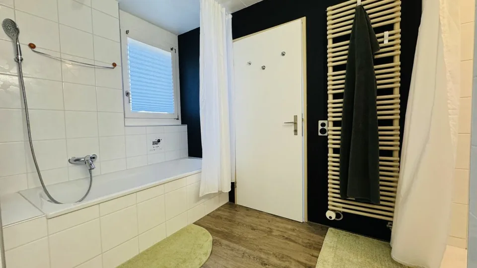 6.5-Zimmer-Architektenhaus mit Pool, Garagenbox, 3 Parkplätzen und Weitsicht