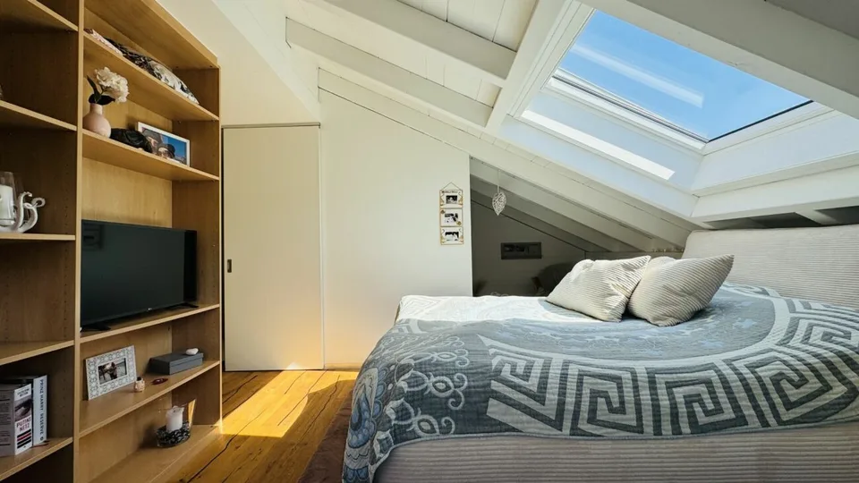 6.5-Zimmer-Architektenhaus mit Pool, Garagenbox, 3 Parkplätzen und Weitsicht