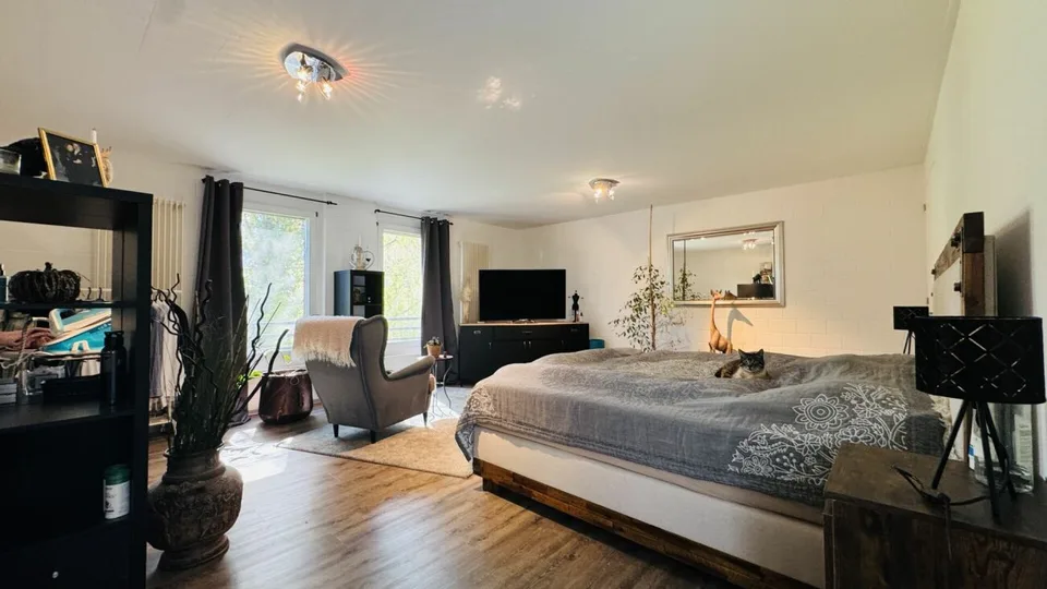 6.5-Zimmer-Architektenhaus mit Pool, Garagenbox, 3 Parkplätzen und Weitsicht