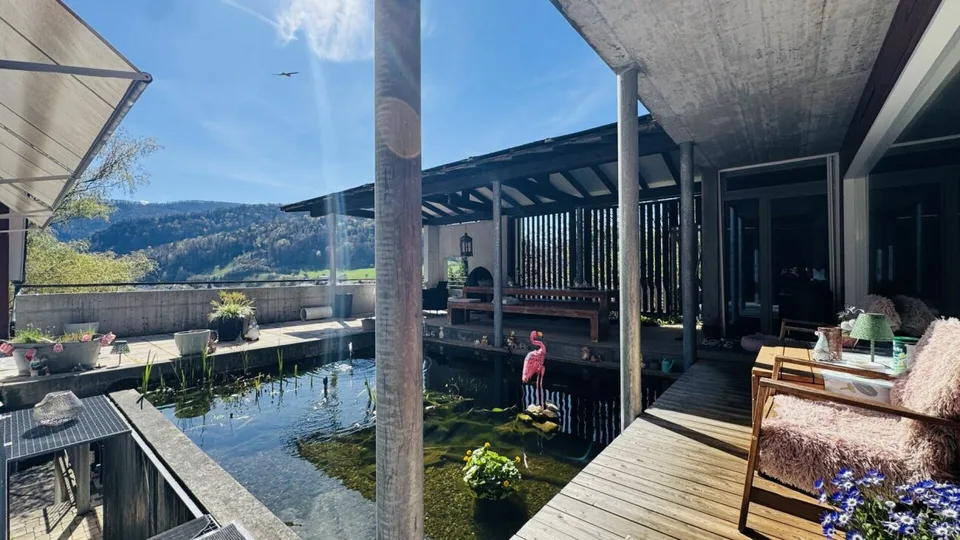 6.5-Zimmer-Architektenhaus mit Pool, Garagenbox, 3 Parkplätzen und Weitsicht