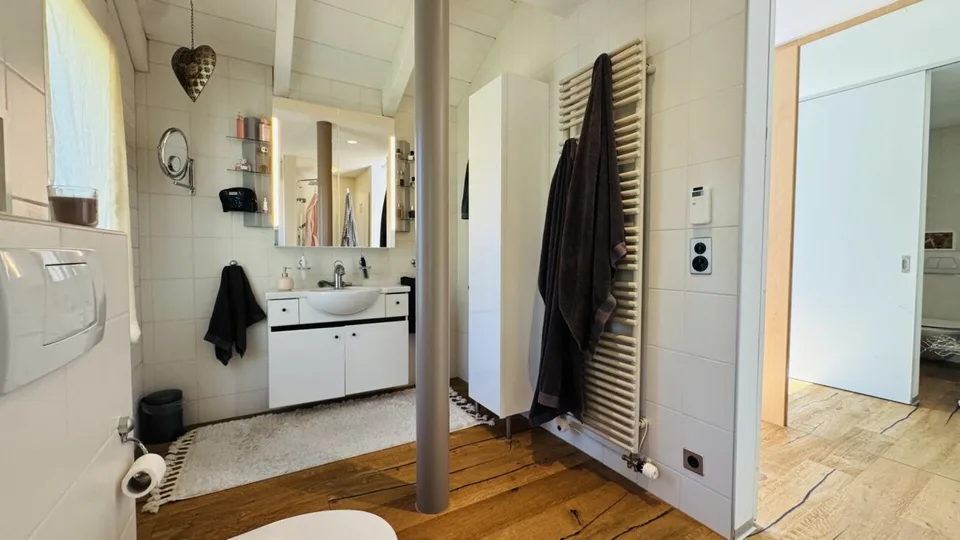 6.5-Zimmer-Architektenhaus mit Pool, Garagenbox, 3 Parkplätzen und Weitsicht