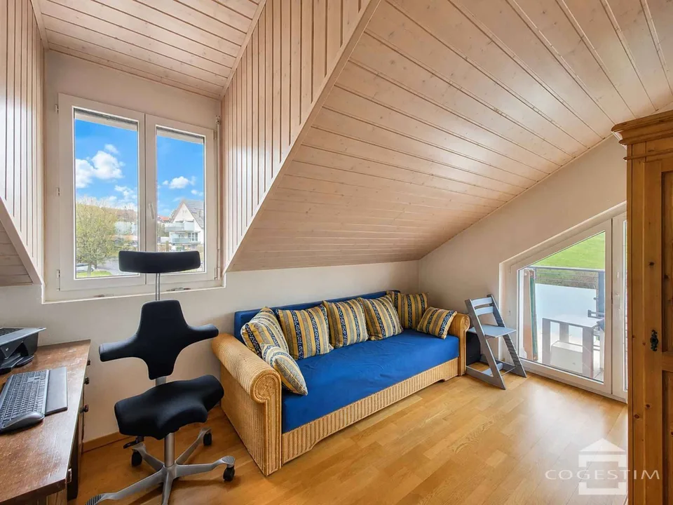 A bright 4.5-room apartment open to the countryside