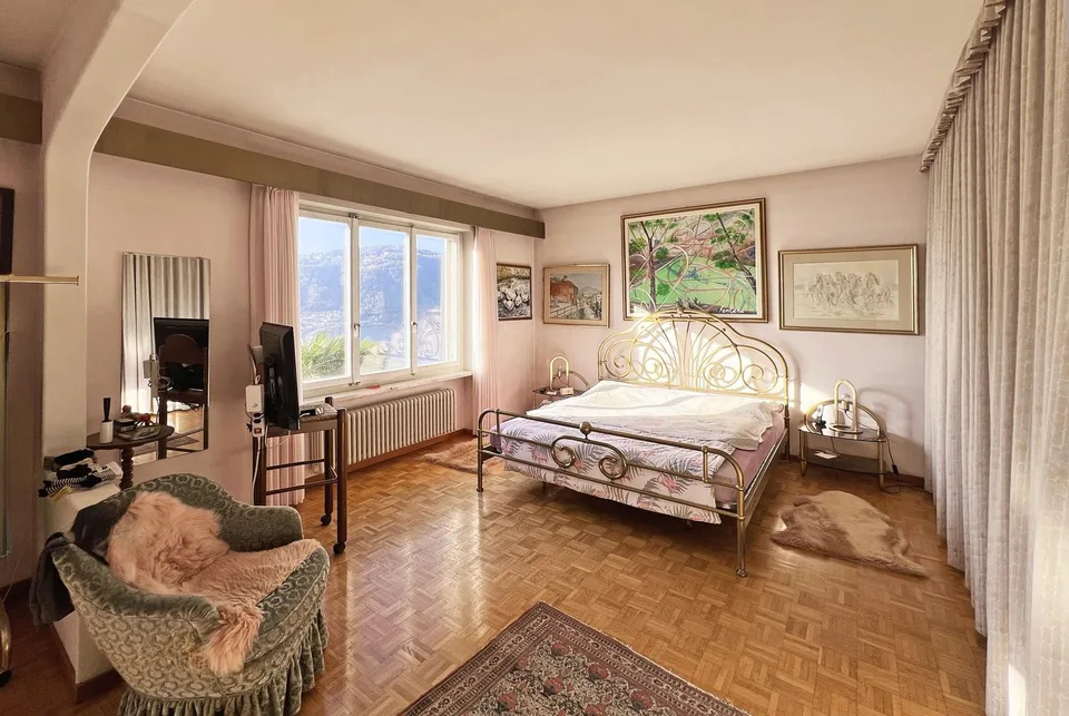 VILLA 6.5 ROOMS WITH STUNNING LAKE VIEW AND POOL IN BISSONE