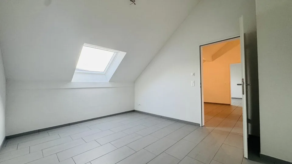 4.5-room maisonette with balcony, 2 wet cells, 2 underground parking spaces, laundry tower, and basement