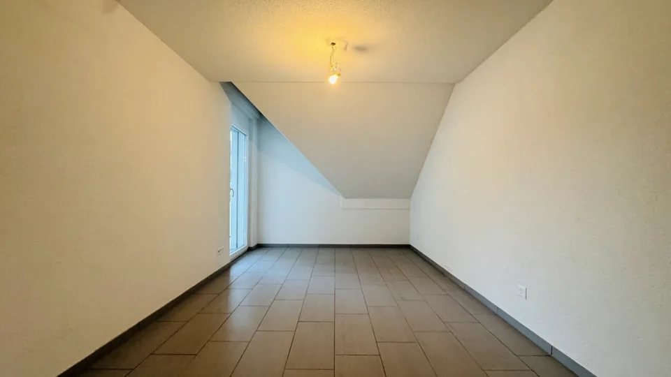 4.5-room maisonette with balcony, 2 wet cells, 2 underground parking spaces, laundry tower, and basement