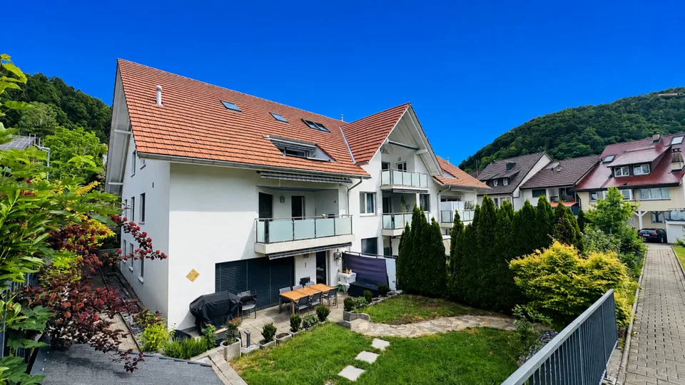 4.5-Zimmer-Maisonette mit Balkon, 2 Nasszellen, 2 Tiefgaragenplätzen, Waschturm und Keller