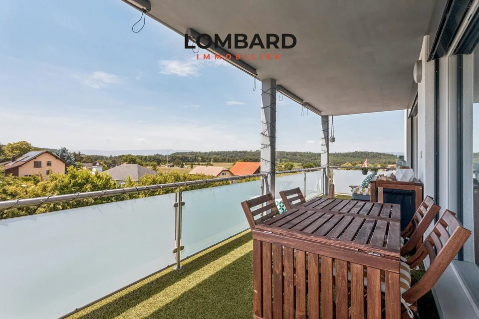 Exceptional 4.5-room apartment with private plot