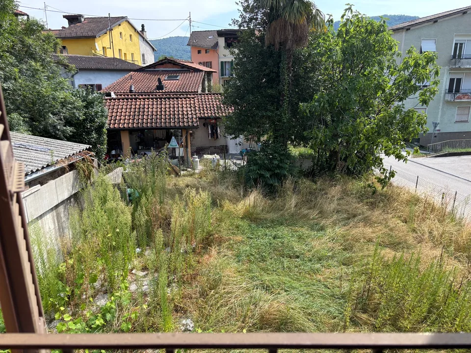 Casa indipendente con ampio giardino e posteggio