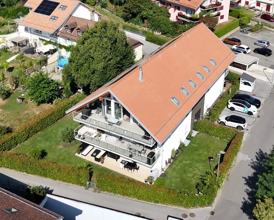 co-exclusivité: Attique en duplex de 275 m² à La Rippe (10' de Nyon)
