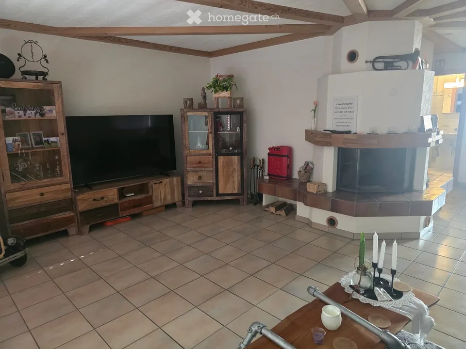 Ampio appartamento maisonette di 6,5 locali in una posizione tranquilla a Hochdorf