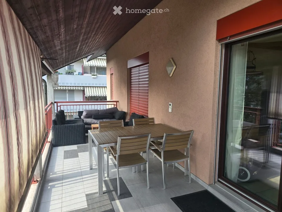 Ampio appartamento maisonette di 6,5 locali in una posizione tranquilla a Hochdorf