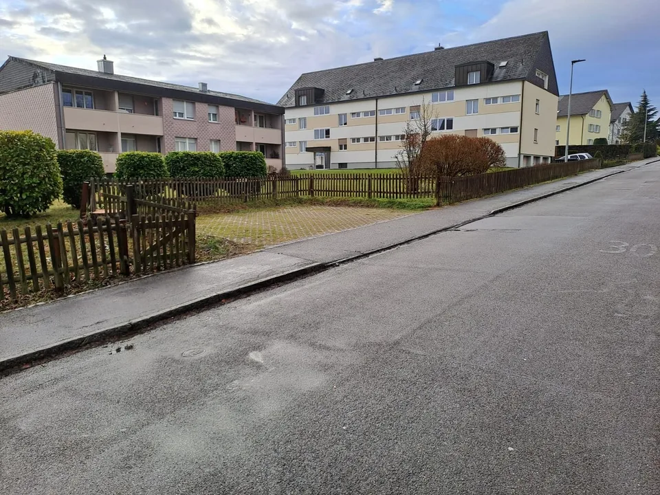 Aussen Parkplätze