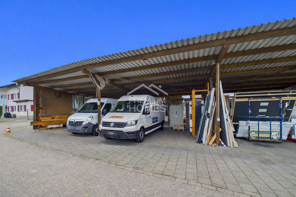 Spacious commercial property with residential house