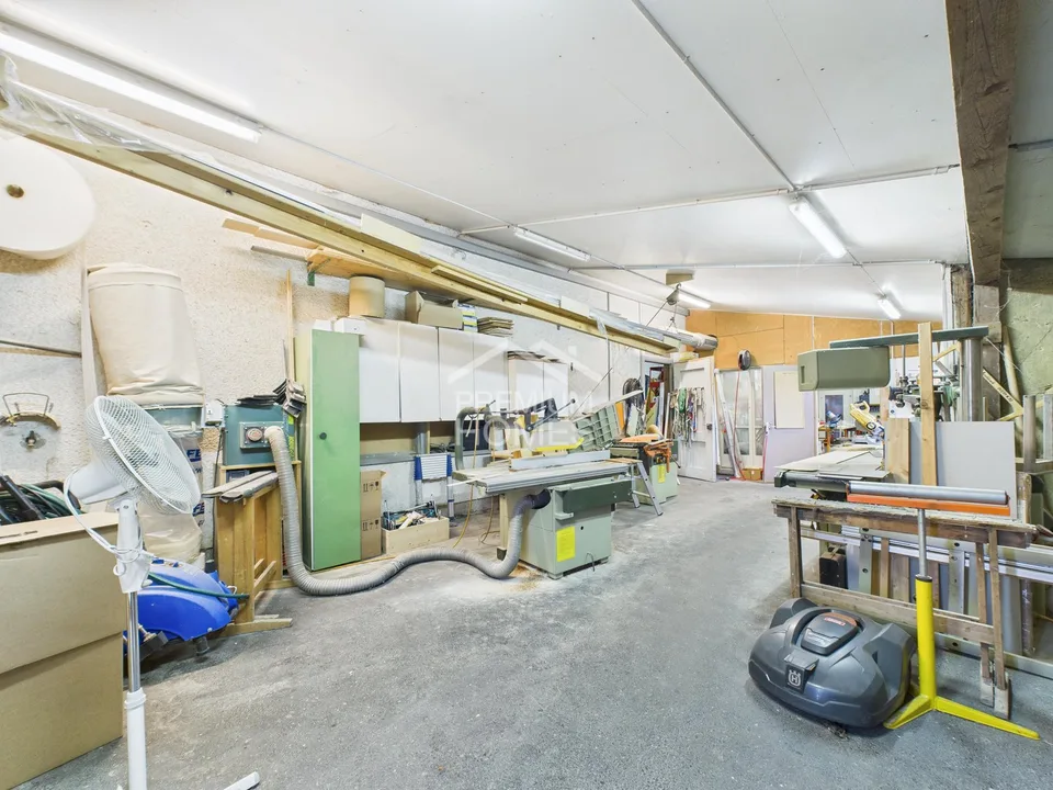 Spacious commercial property with residential house