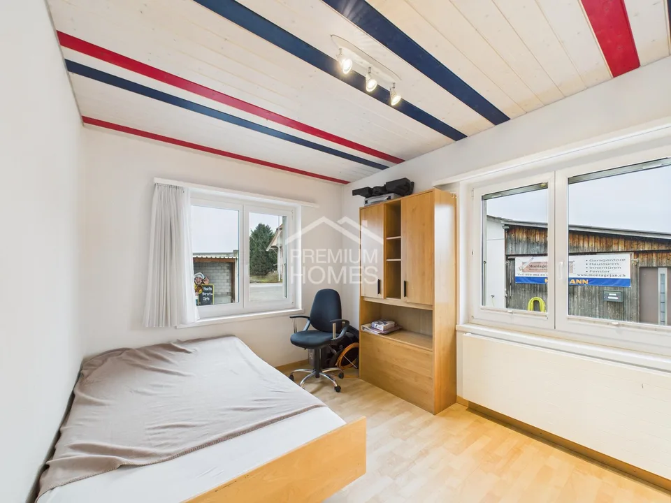 Spacious commercial property with residential house