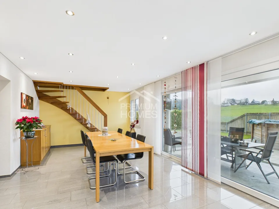 Spacious commercial property with residential house